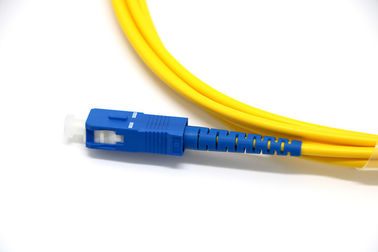 पीला एकल मोड फाइबर पैच केबल्स 9/125 SC / UPC कनेक्टर अनुकूलित लंबाई