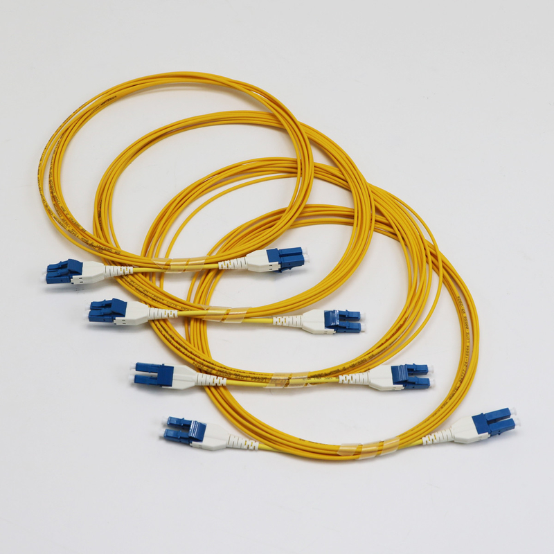 कम हानि एलसी यूनिबूट डुप्लेक्स सिंगलमोड G657.A1 BendInsensitive डुप्लेक्स 2mm LSZH 0.15dB येलो फाइबर पैच कॉर्ड